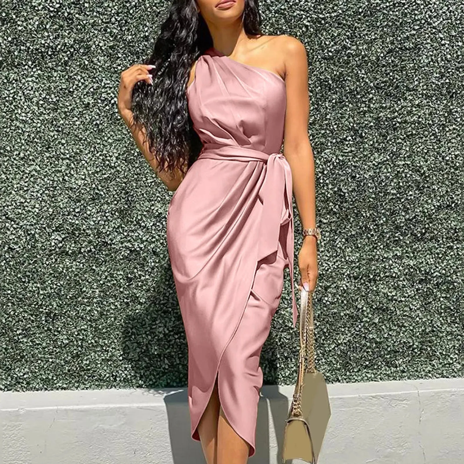 Absolutely! Here’s an optimized title for your e-commerce product:

Elegant Asymmetrical One-Shoulder Satin Midi Dress in Sexy Green with Ruched Detail - Perfect for Special Occasions

Let me know if you need any further assistance!