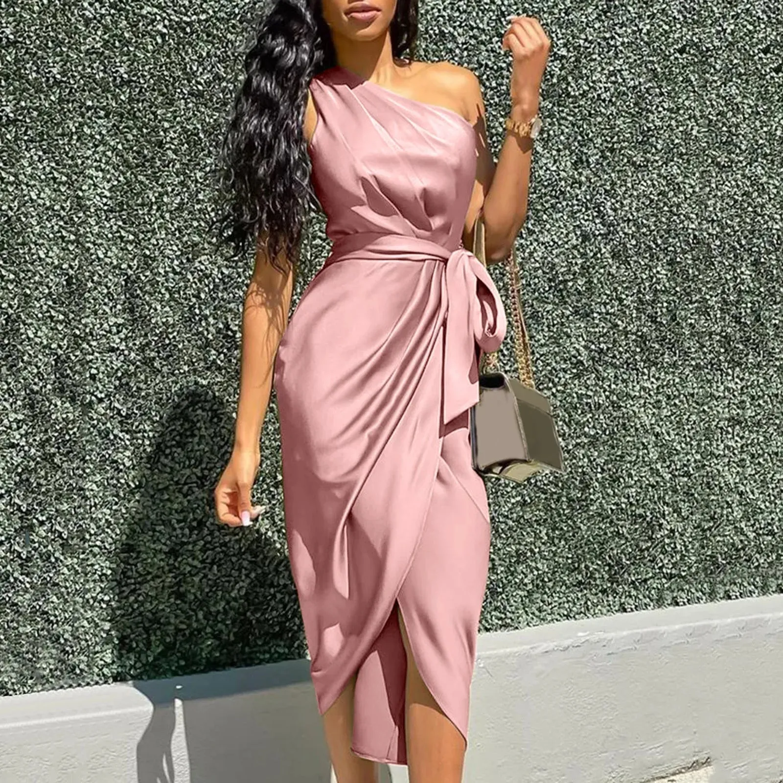 Absolutely! Here’s an optimized title for your e-commerce product:

Elegant Asymmetrical One-Shoulder Satin Midi Dress in Sexy Green with Ruched Detail - Perfect for Special Occasions

Let me know if you need any further assistance!