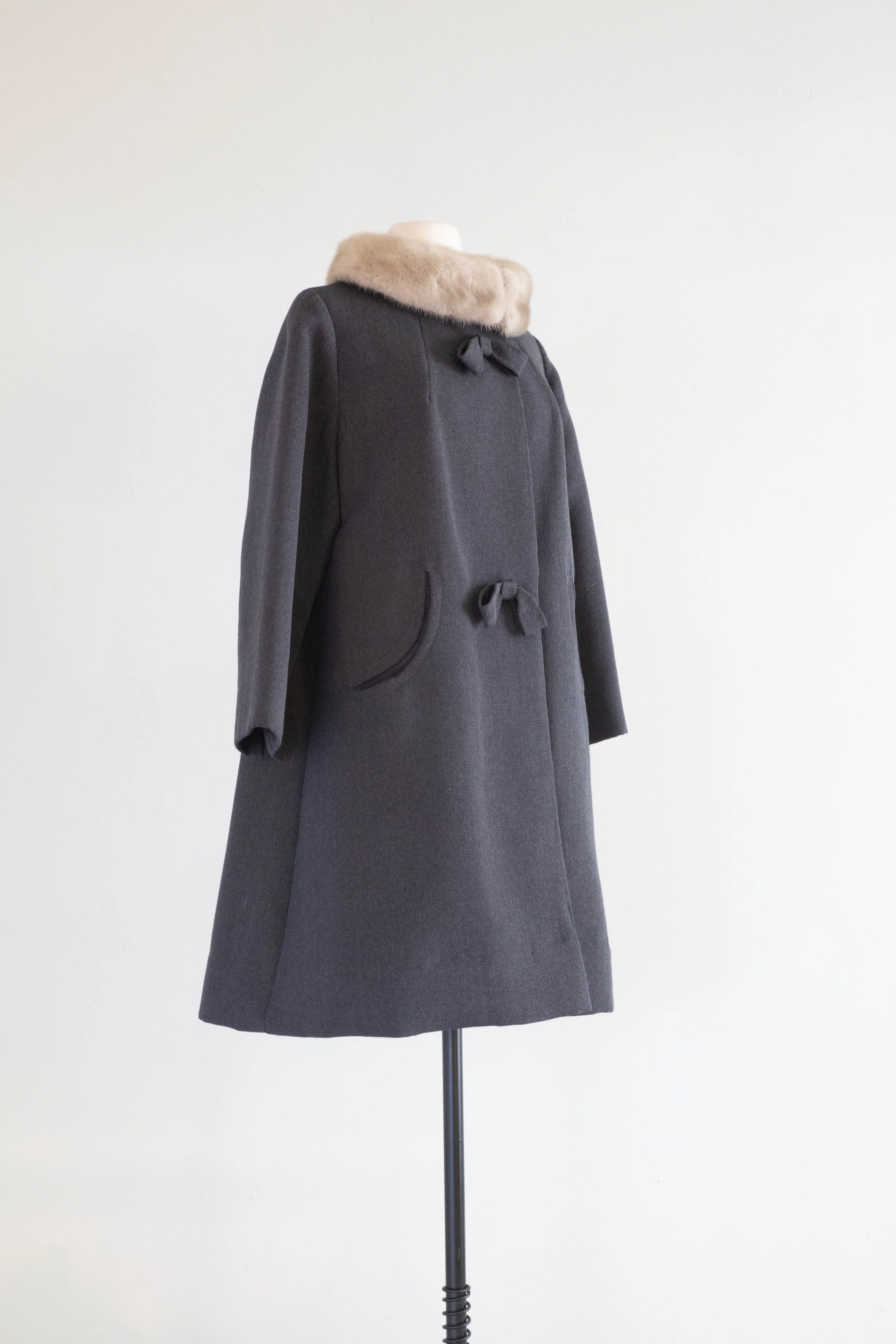 Absolutely Adorable 1960's Grey Wool Coat With Bows & Fur Collar / Medium