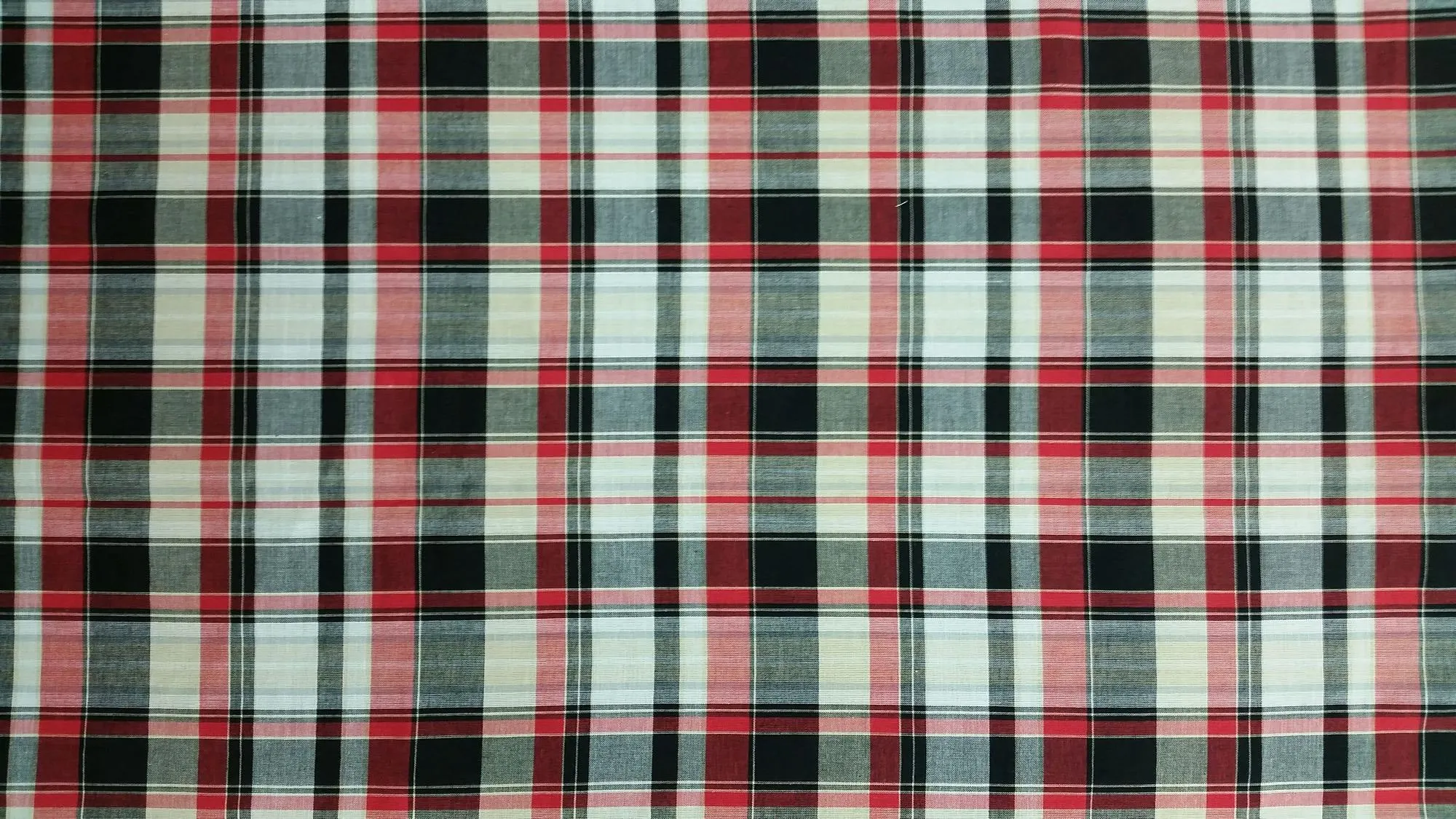 COTTON LAWN YARN DYED PLAID DSN-01 NON-STRETCHED WOVEN - SHIRTING FABRIC<br><h6>9-RED/BLACK<br>265-CLWNP SN-01</h6>