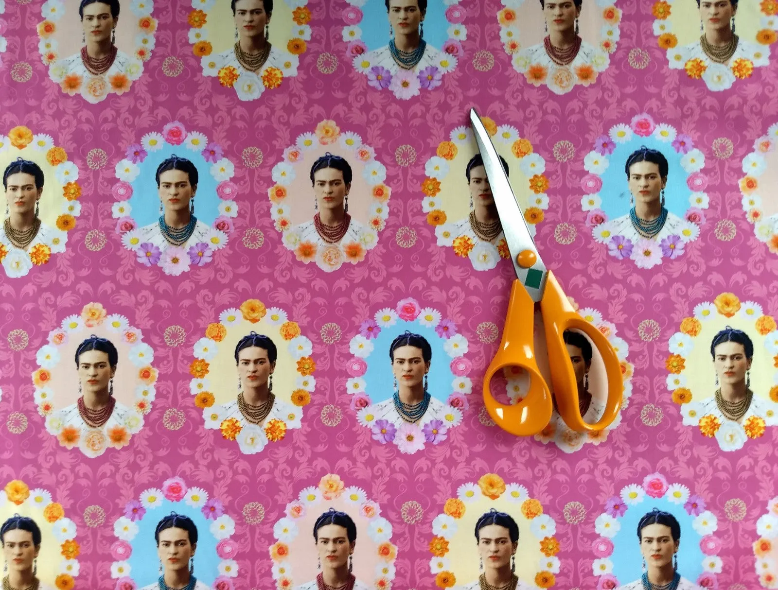 Cotton Print / Frida Wallpaper / Fuchsia