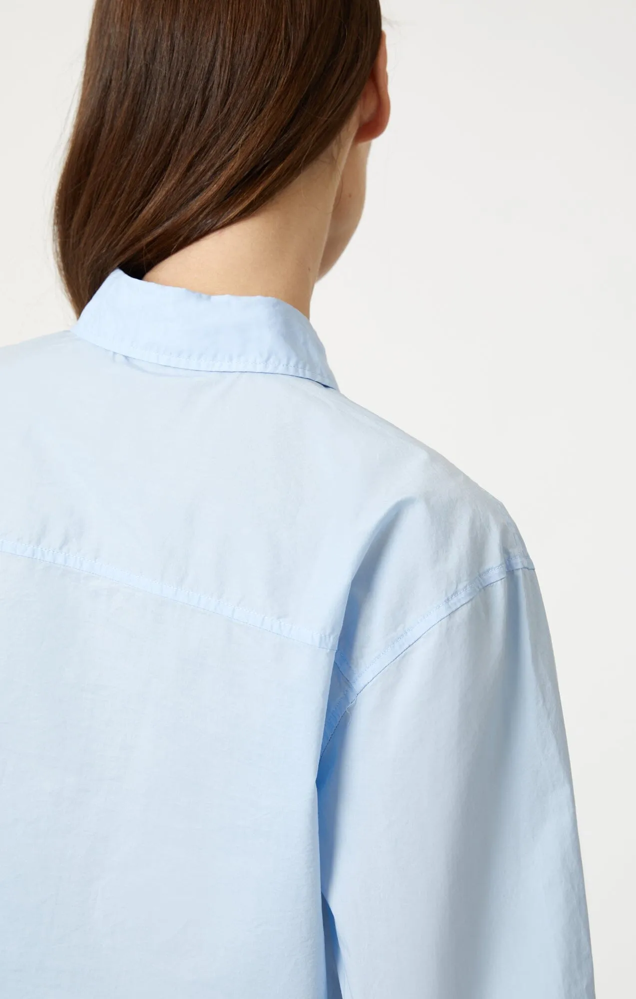 CROPPED BUTTON-UP SHIRT IN KENTUCKY BLUE