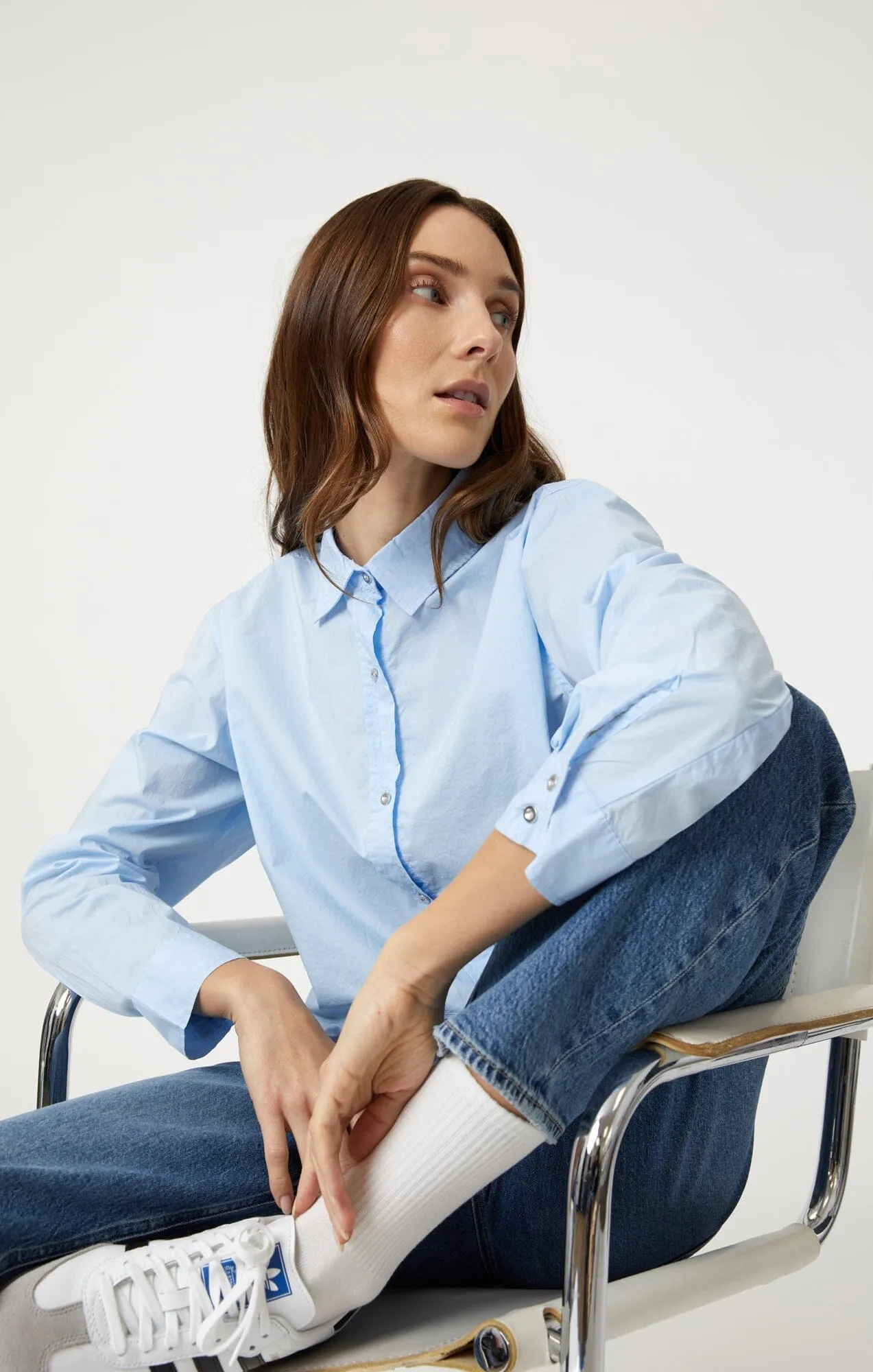 CROPPED BUTTON-UP SHIRT IN KENTUCKY BLUE