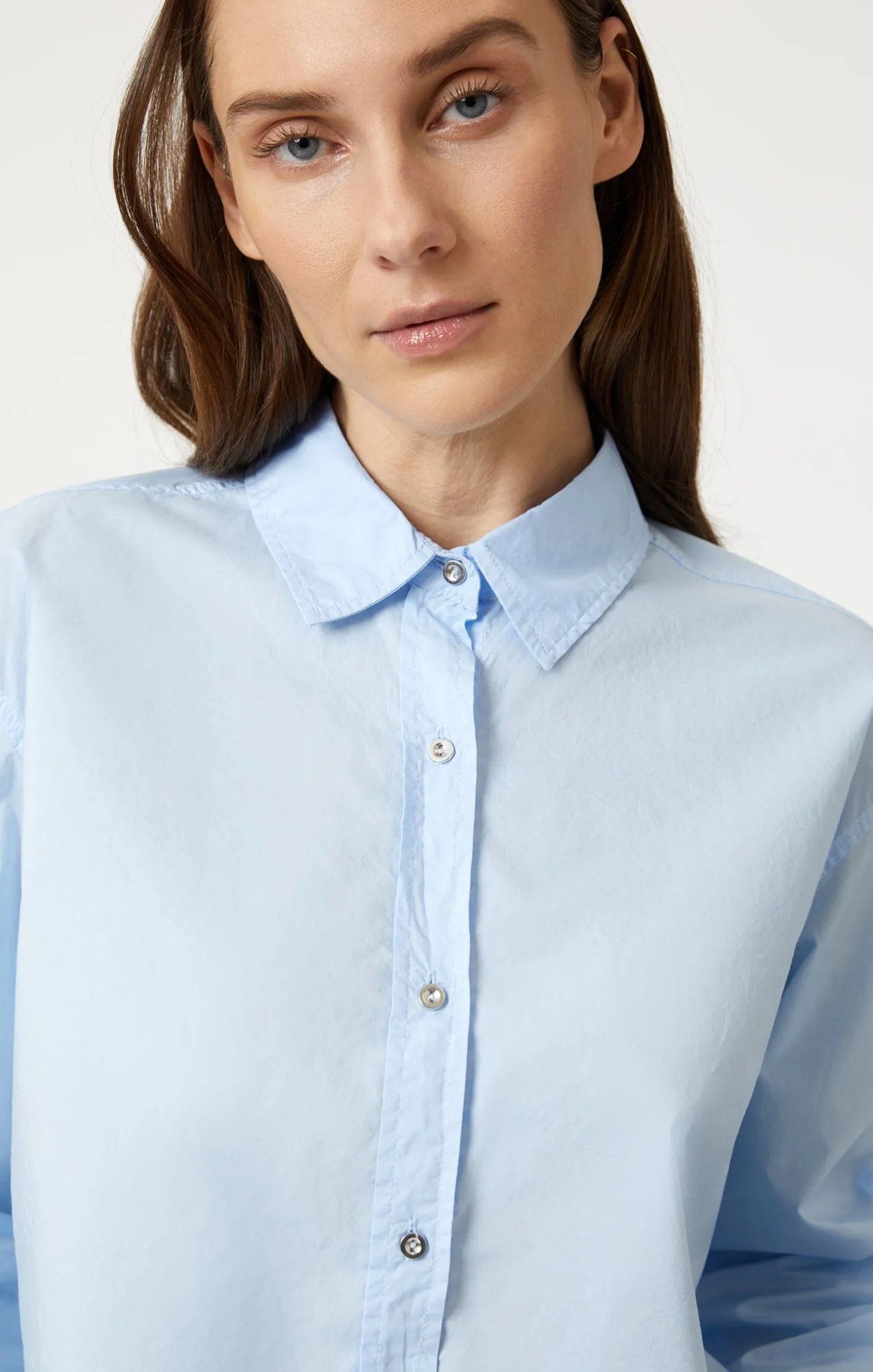 CROPPED BUTTON-UP SHIRT IN KENTUCKY BLUE