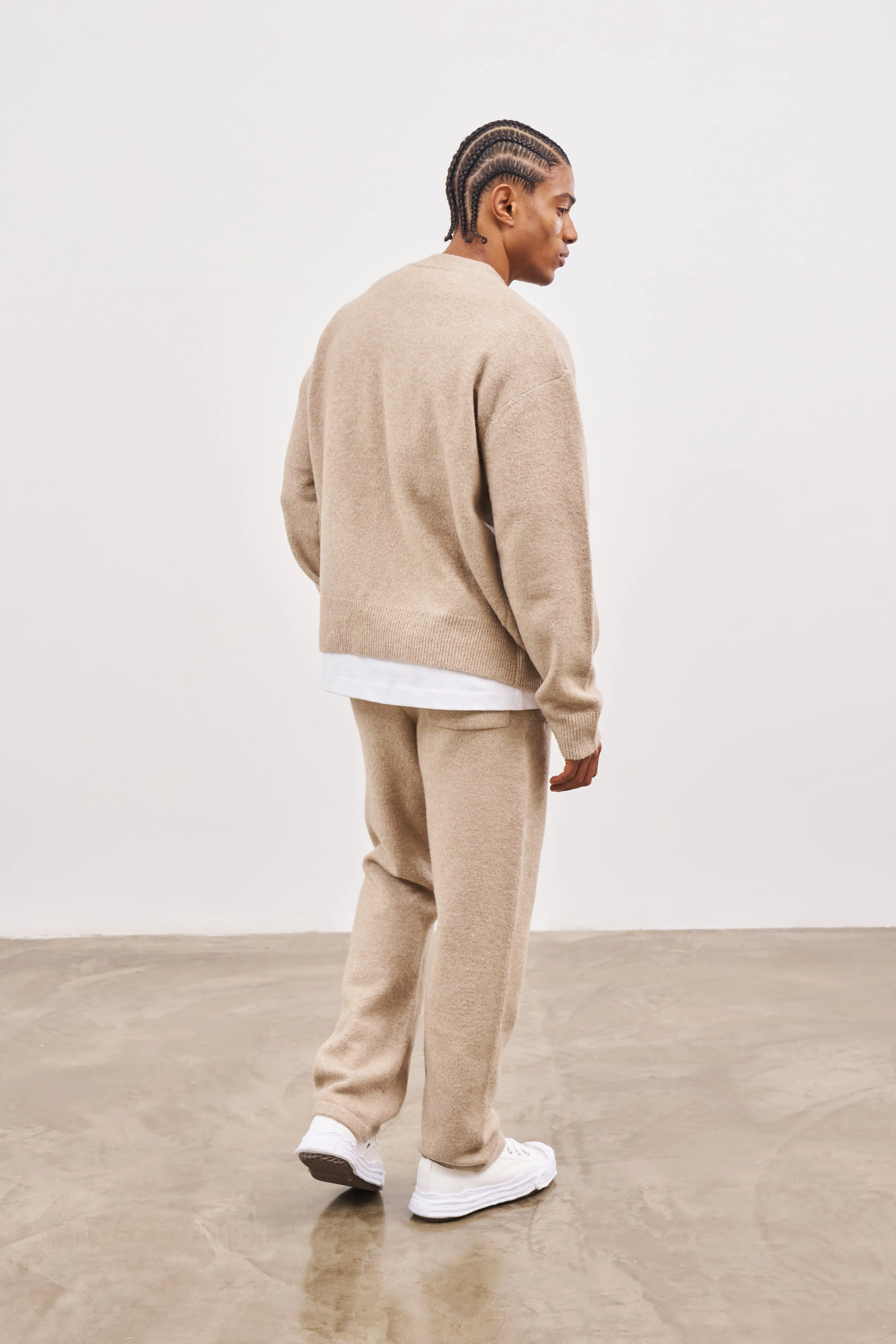 FLUFFY KNIT EMBLEM CREW - BEIGE