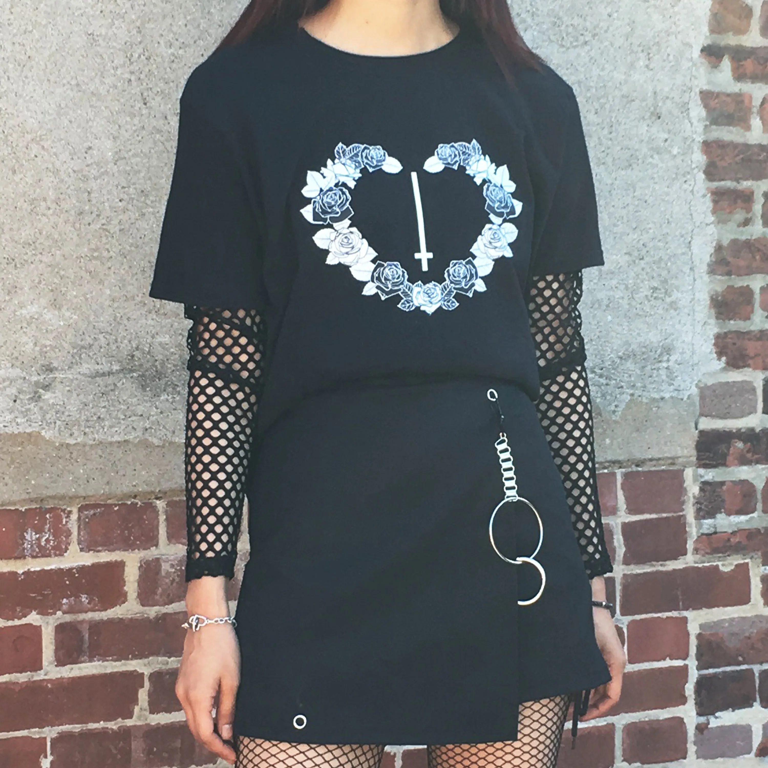 GOTH ROSE HEART Unisex Tee