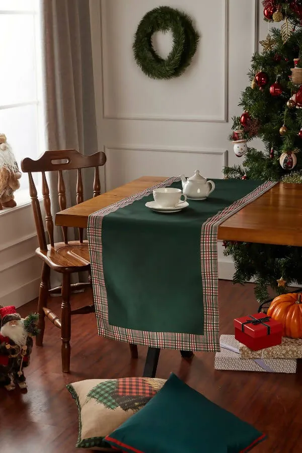 Hunter Green and Red Runner with Plaid Border, Holiday Decor